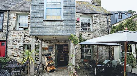 Courtyard  Deli 116